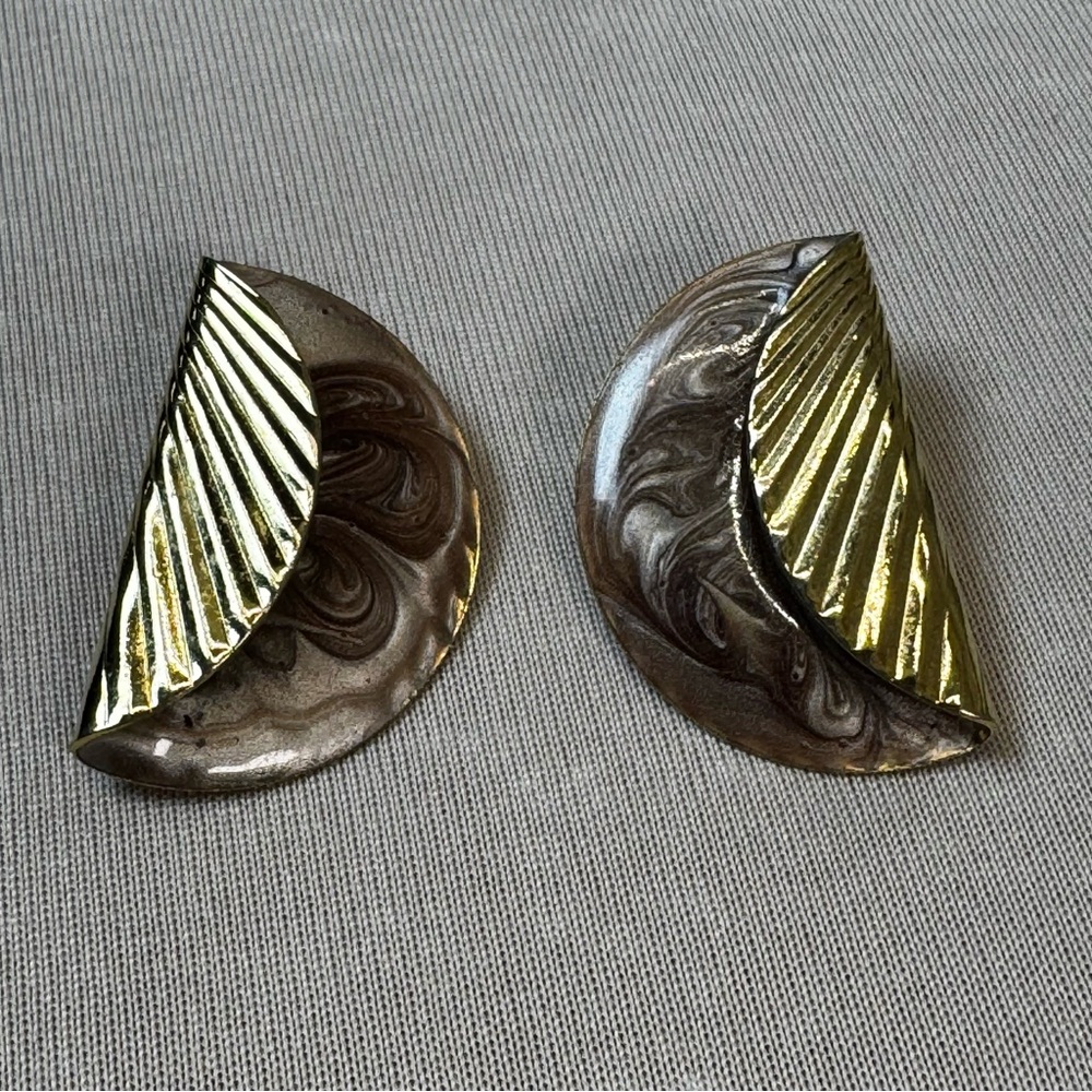 Vintage Gold Ridged Half-Moon Clip‎ Earrings with Swirled Gunmetal Brown Resin